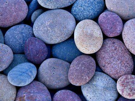 En observant toutes ces conditions, nous vous conseillons de choisir des petites pierres, semblables aux galets de mer, et des grosses pierres du type correspondant.