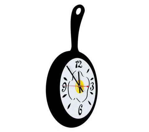 אם פנים המטבח שלך אינו מודרני או הייטק, אז השעון המצויר ייראה המתאים ביותר