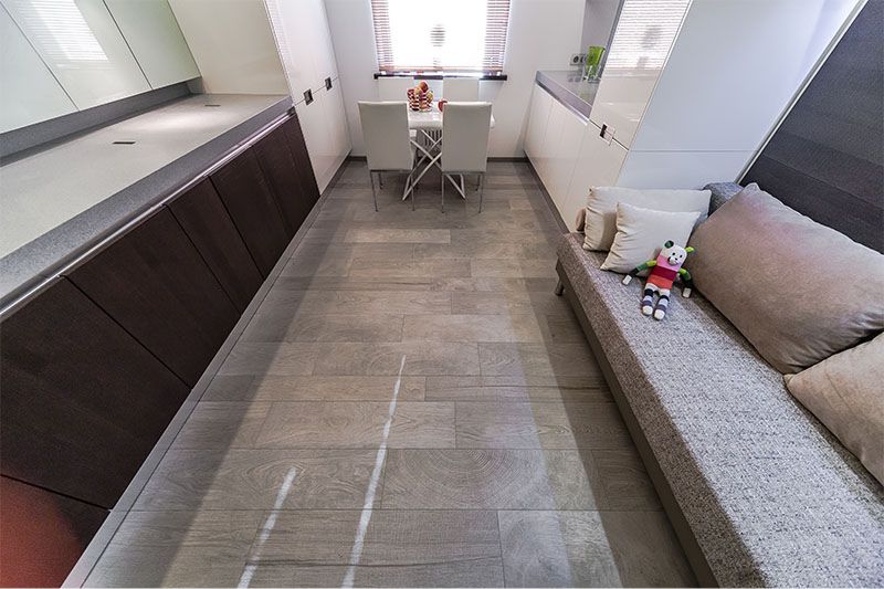 التصميم المتوازي لغرفة المعيشة في المطبخ تبلغ مساحته 16 مترًا مربعًا. م