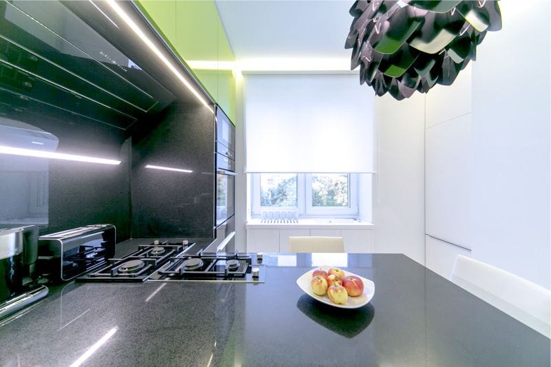 Mini-format husholdningsapparater i det indre af køkkenet 8 kvm. meter
