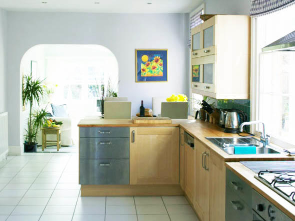 Η κουζίνα σε μια εξοχική κατοικία, κατά κανόνα, έχει μεγάλη έκταση.