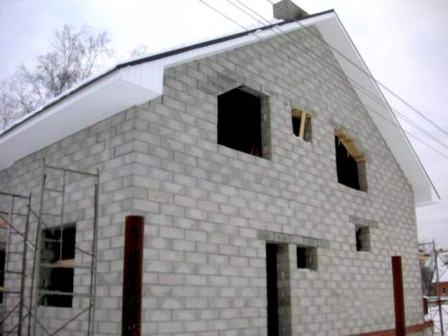 Calcolo del costo di costruzione di una casa da un blocco di schiuma