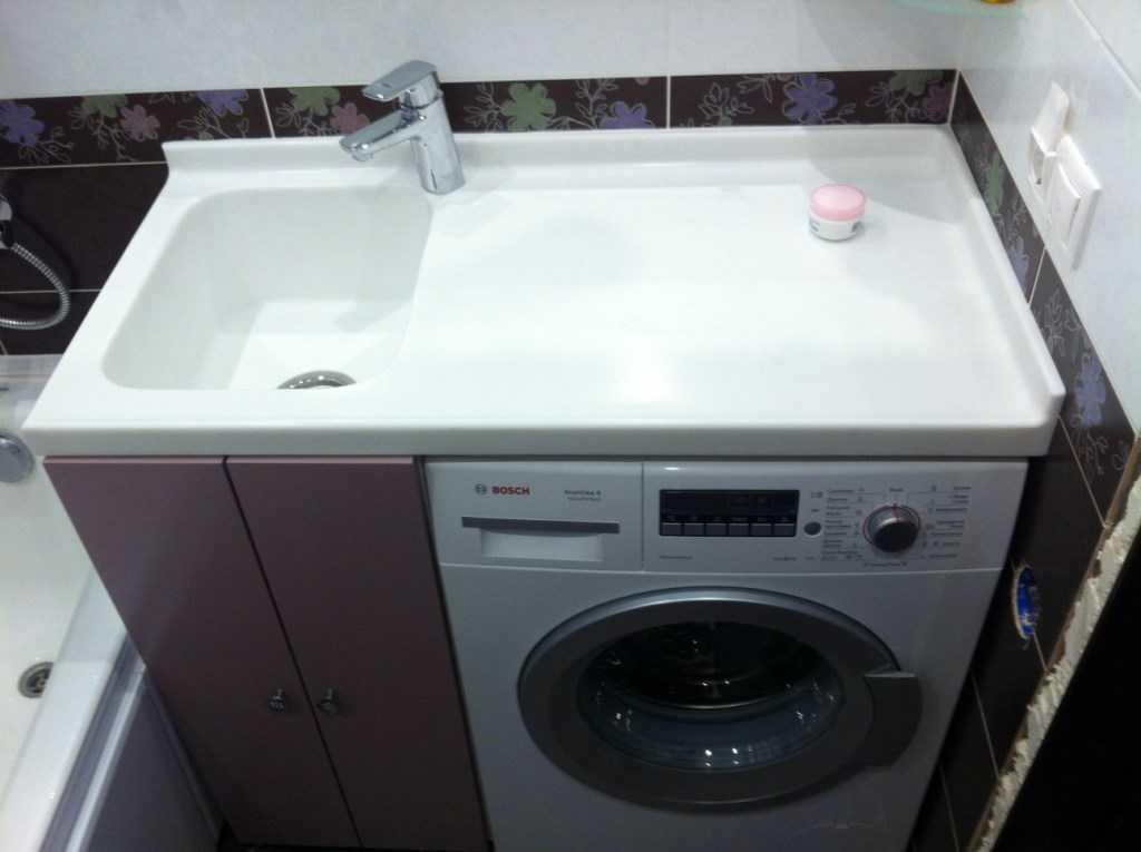 Pesualtaan asentamisen edut pesukoneeseen nähden ovat käytännöllinen, kätevä ja kaunis.