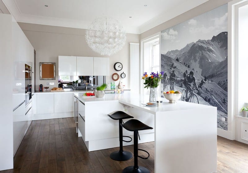 Čiernobiele fotoobrazy prírodných tém v interiéri kuchyne