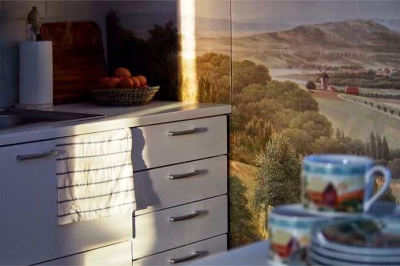 Fotografická tapeta s krajinou v interiéri kuchyne