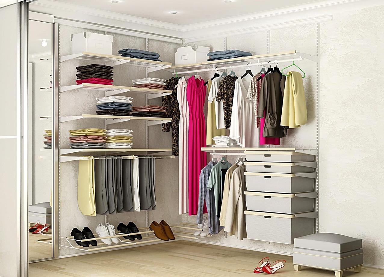 Att zonera omklädningsrummet hjälper dig att enkelt hitta det nödvändiga.