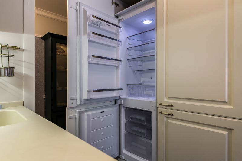 Refυγείο δίπλα σε άλλο ψυγείο