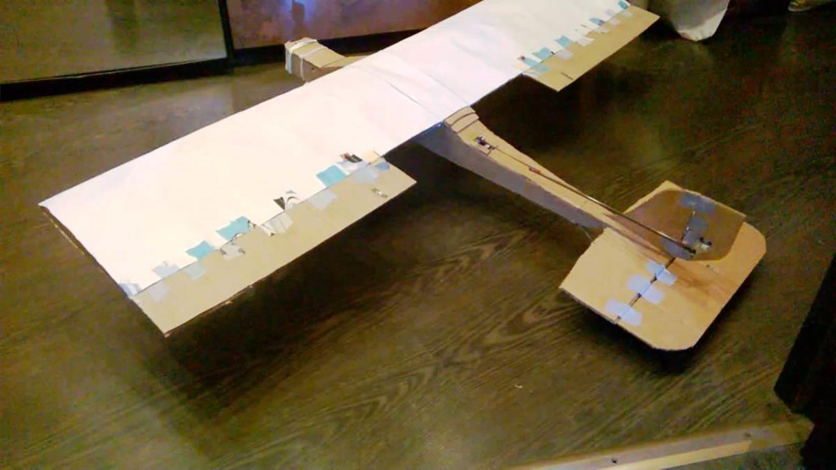 Ακόμα και ένα μεγάλο αεροπλάνο μπορεί να κατασκευαστεί από χαρτόνι.