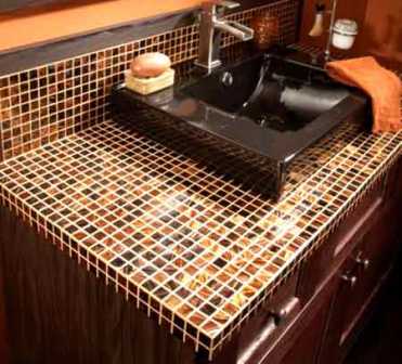 Keramičke pločice idealne su za izradu kupaonskih ploča, jer su vodootporne, lijepe i otporne na mehanička oštećenja. Napravite radnu ploču od keramičkih pločica za