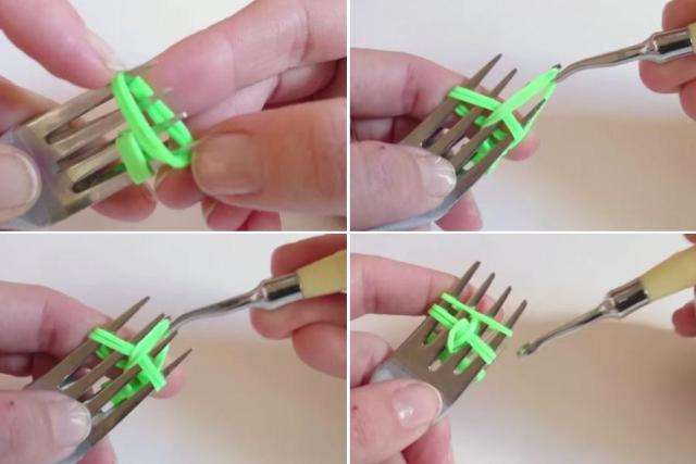 Capovolgere la forchetta e ripetere la forchetta nello stesso modo di prima. Trasferisci tutti gli anelli dalla forchetta al gancio