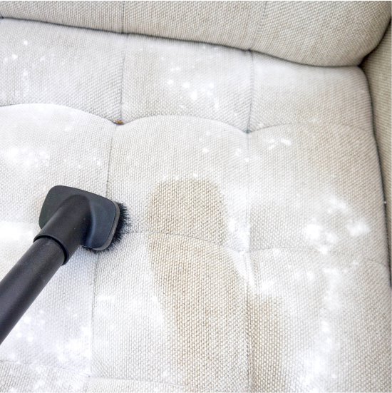 Hogyan tisztítsuk meg a világos kanapét a szagoktól