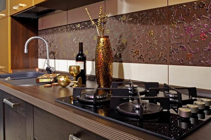 Porslin stengodsplattor är av högsta kvalitet, praktiskt och hållbart alternativ för ett kök backsplash