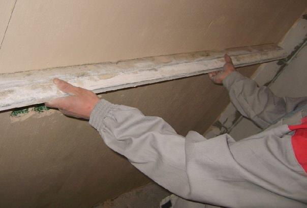 Använd regeln för att anpassa väggar som har stora ojämnheter eller förskjutningar
