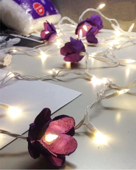 LED -füzér virágokkal