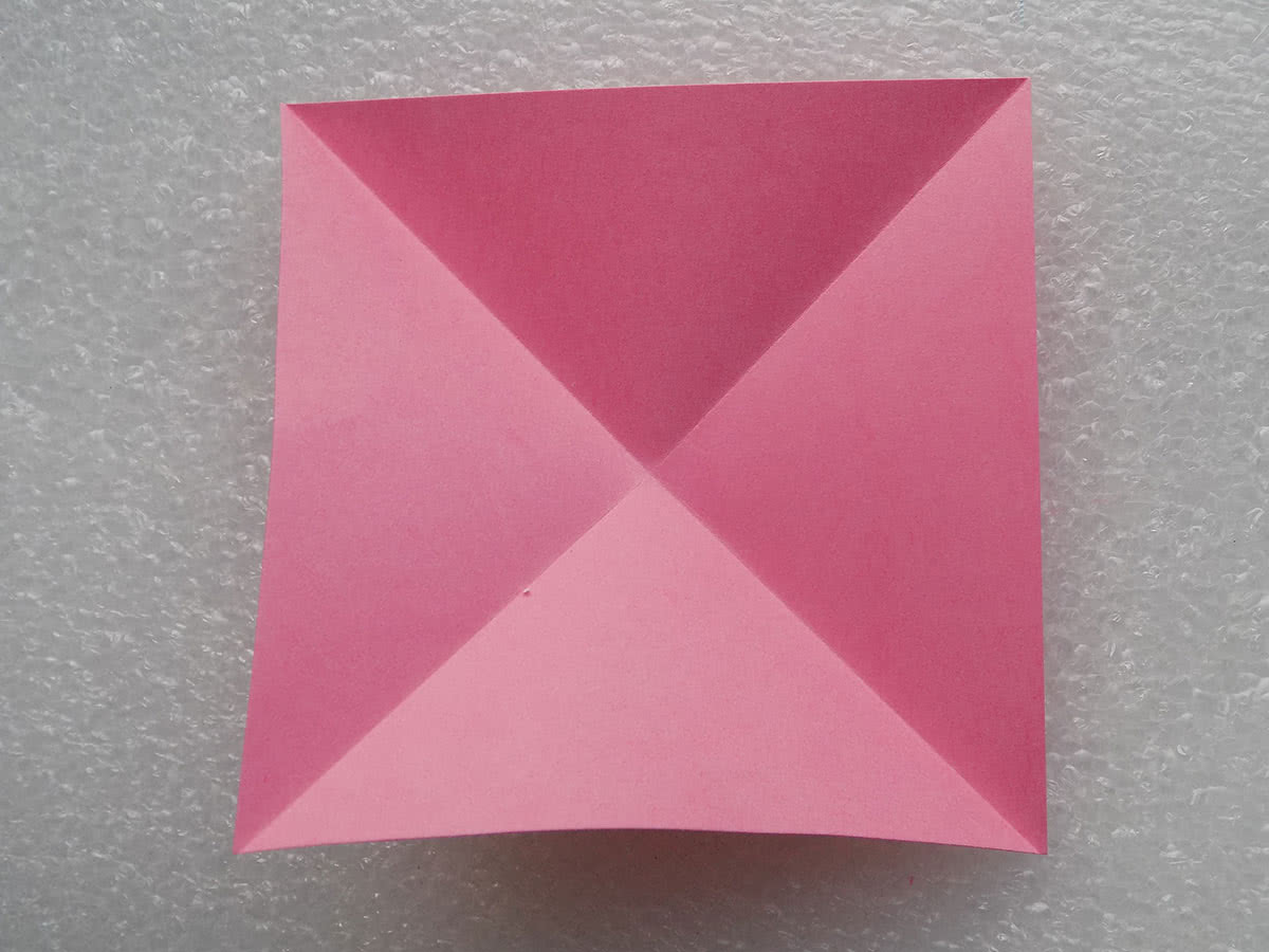 Lírio de origami, etapa 1