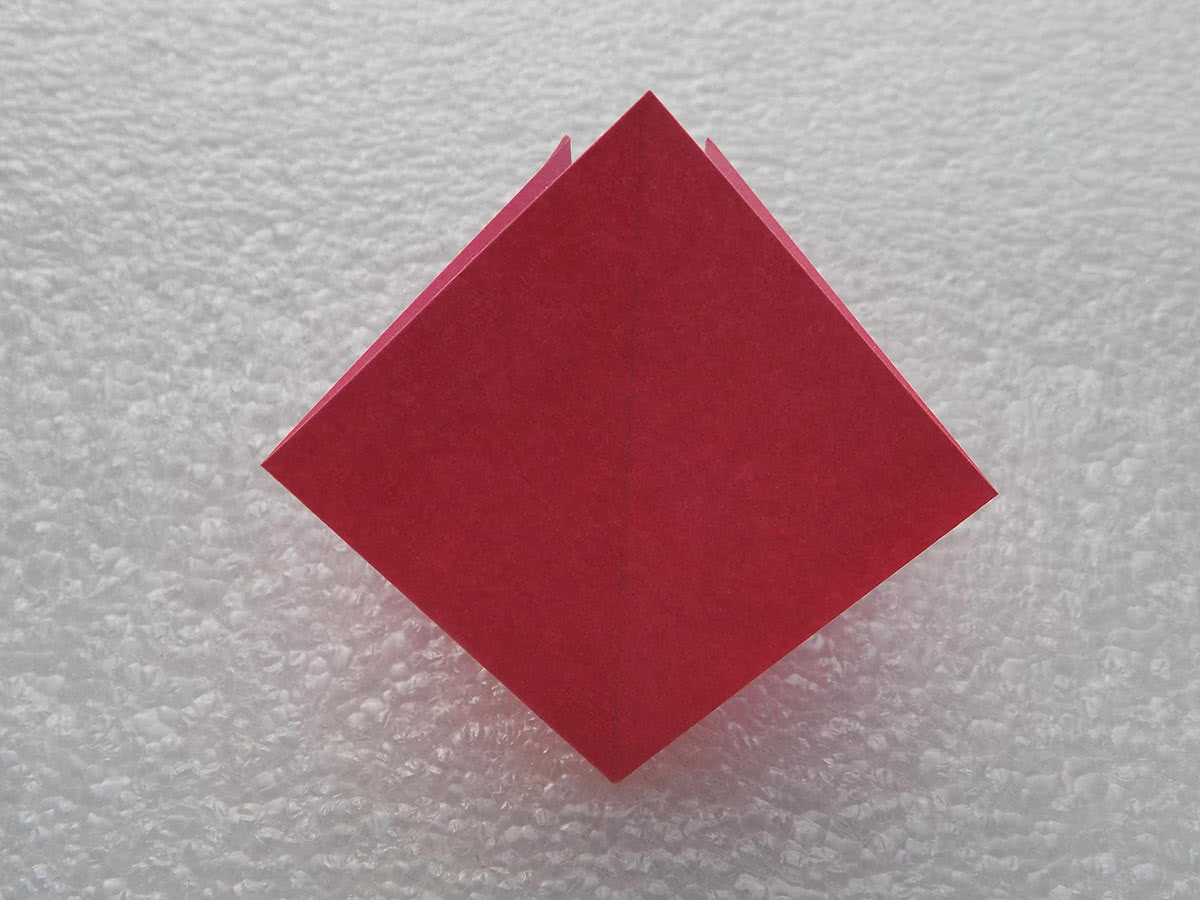 Lírio de origami, etapa 3