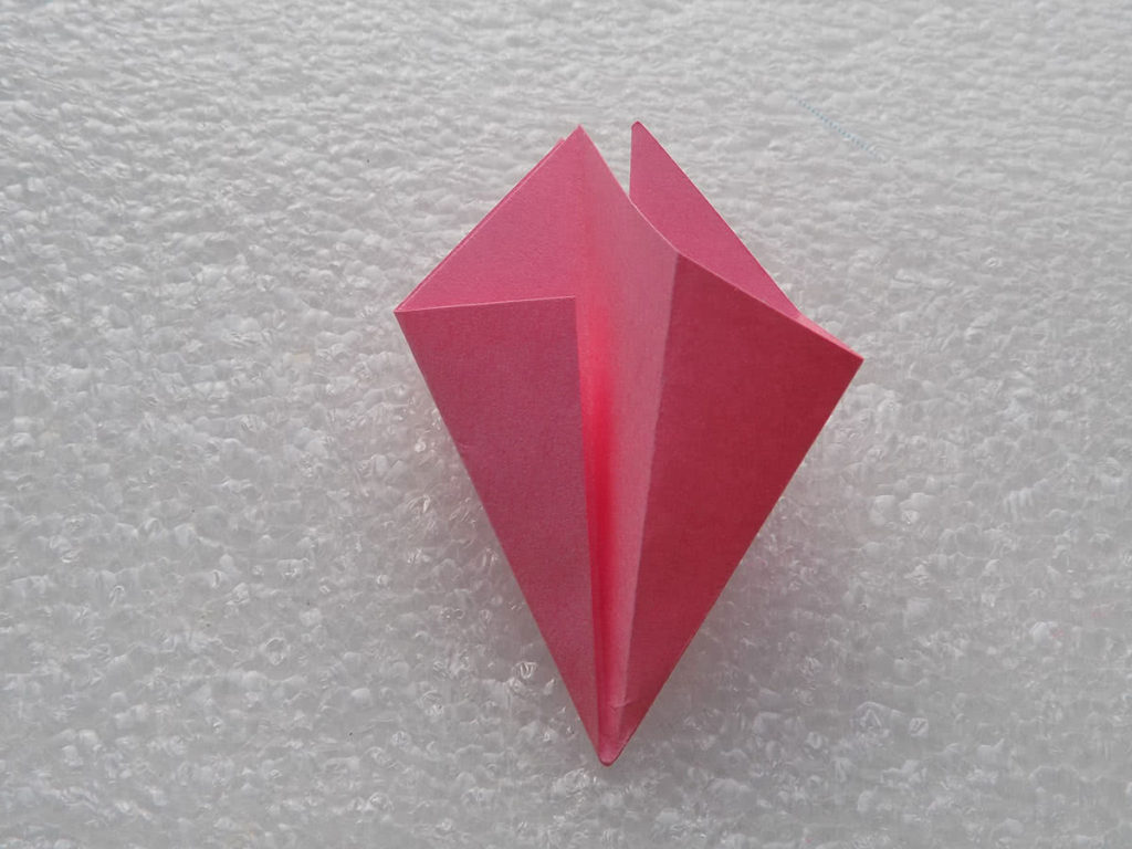 Lírio de origami, etapa 6