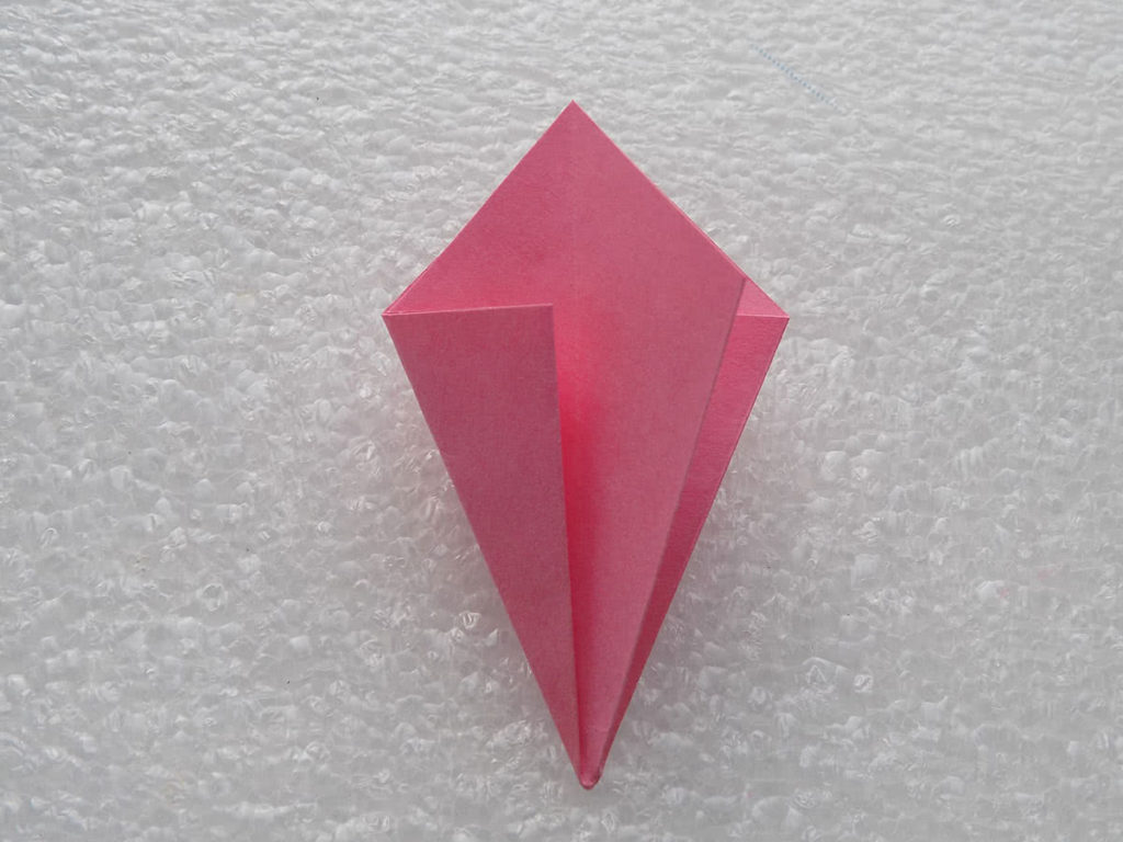 Lírio de origami etapa 7