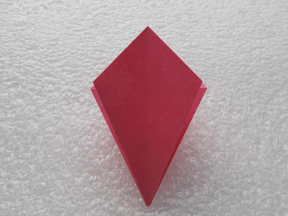 Lírio de origami passo 8