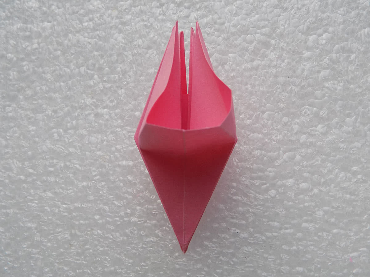 Lírio de origami etapa 12