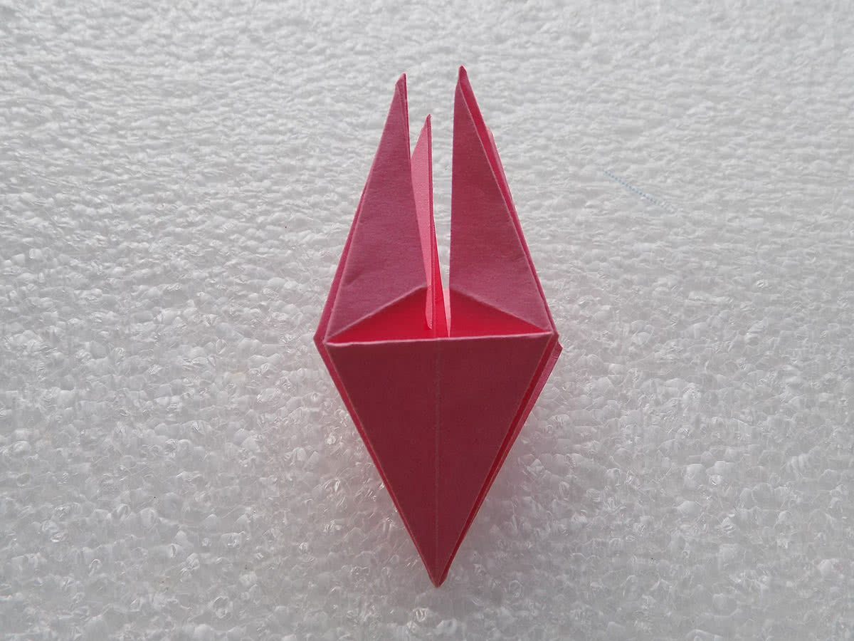 Lírio de origami etapa 16