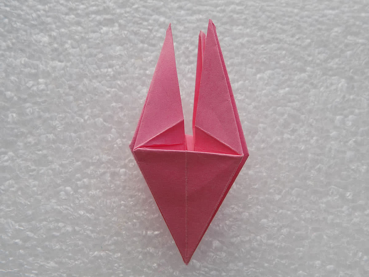 Lírio de origami etapa 17
