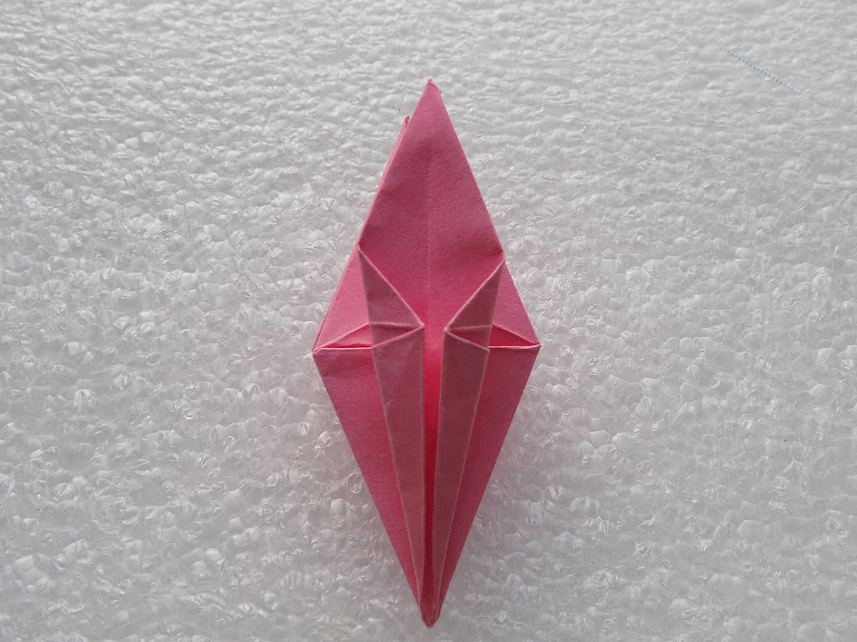 Lírio de origami passo 19