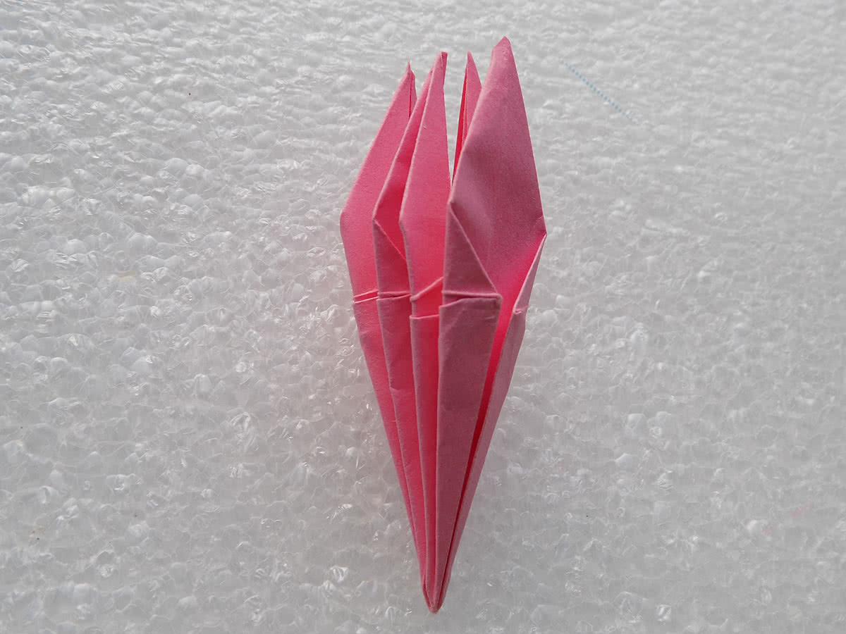 Lírio de origami passo 20