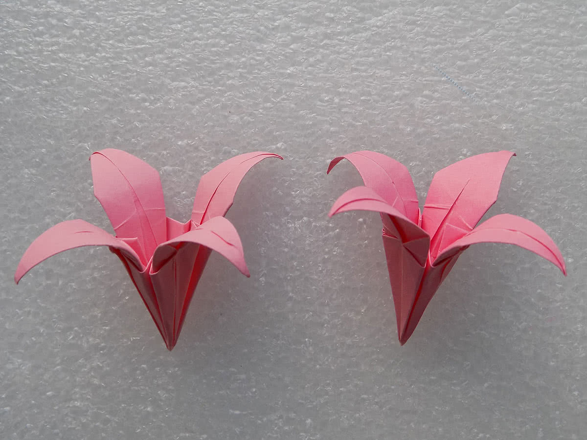 Lírio de origami etapa 23