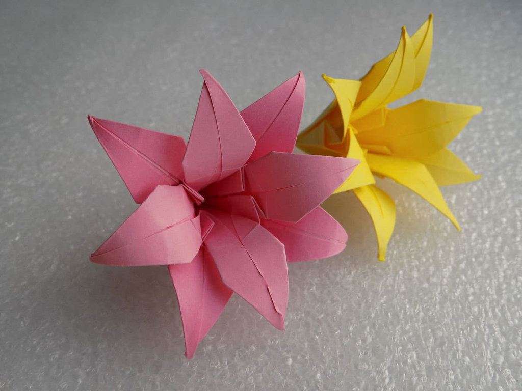 Lírio de origami etapa 26
