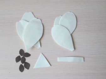 Como fazer um lírio de papel em diferentes técnicas: instruções passo a passo de DIY, as ferramentas e materiais necessários