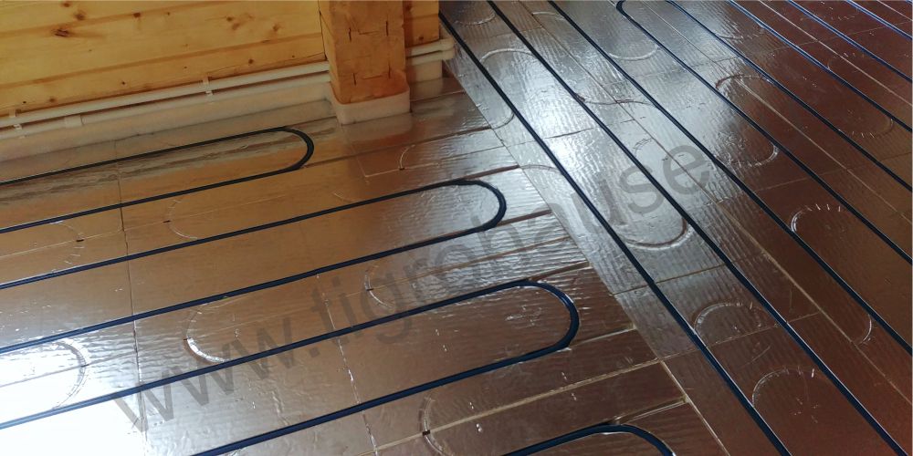 instalação de piso radiante de água em casa de madeira
