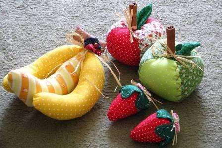 Da mesma forma, usando uma variedade de tecidos, também podemos fazer essas frutas.