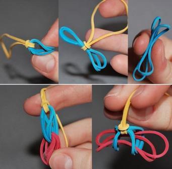 Uzmite dvije elastične trake i lagano ih prstima pritisnite u središte. Sada morate omotati treću elastiku oko njih, tako da je čvor vezan