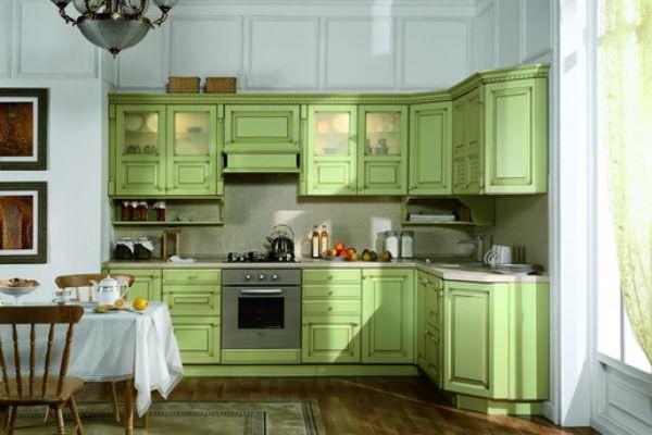 Bucătăria clasică în culoarea fistic își păstrează aristocrația
