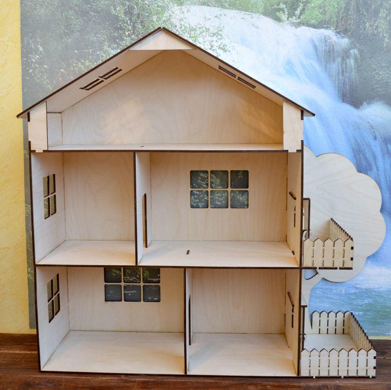 Casa de păpuși, care este realizată din placaj și lemn, va fi suficient de puternică și fiabilă.