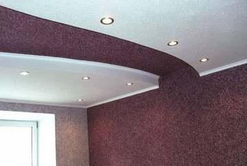 Tekuté tapety sa dajú ľahko vyrobiť a nanášať na strop alebo stenu