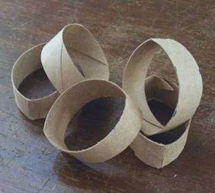 I cilindri di cartone devono essere contrassegnati e tagliati ad anelli, come un cetriolo