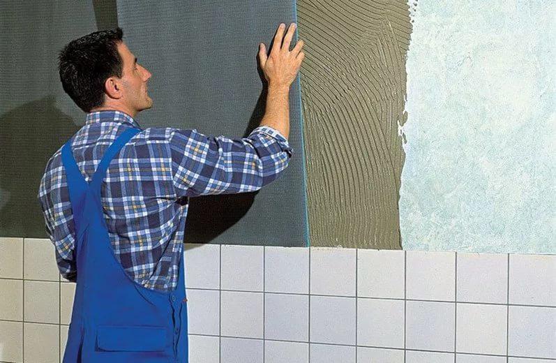 Du kan vägga väggarna i badrummet med hjälp av gips.