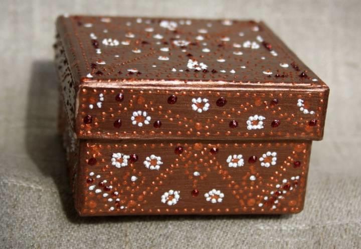 Minunată cutie de bijuterii din carton mâché
