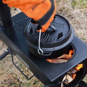 Réchaud de tente : un aperçu des réchauds de camping à combustion longue, des mini-modèles à bois et à gaz pour chauffer une tente de tourisme d'hiver