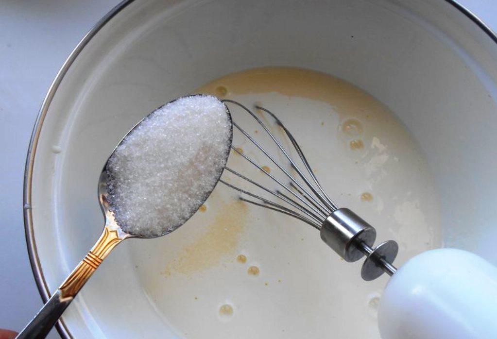 Podľa chuti pridajte štipku soli a cukru