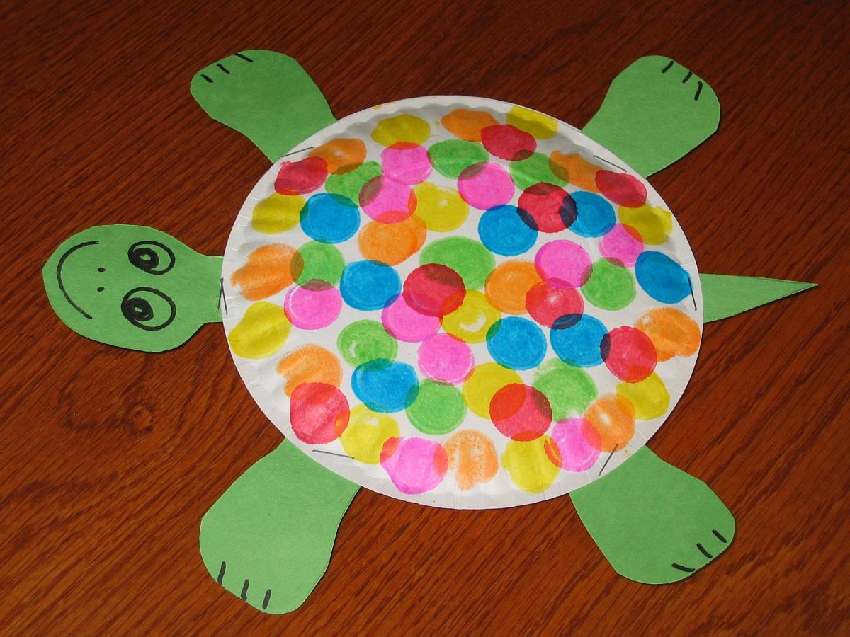 Toto papierové remeslo v tvare korytnačky je dobré pre deti.