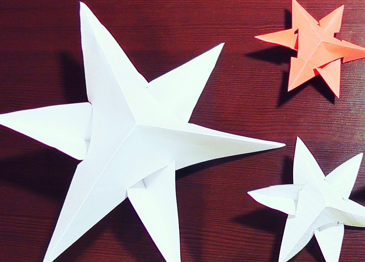 Pri výbere budúcej kompozície na vytváranie origami by ste si mali vybrať remeslá bez zložitých prvkov.