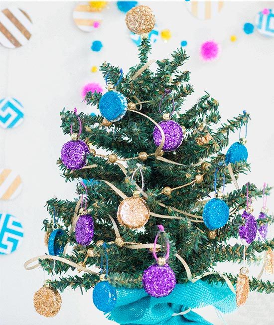 زينة شجرة عيد الميلاد من الأغطية