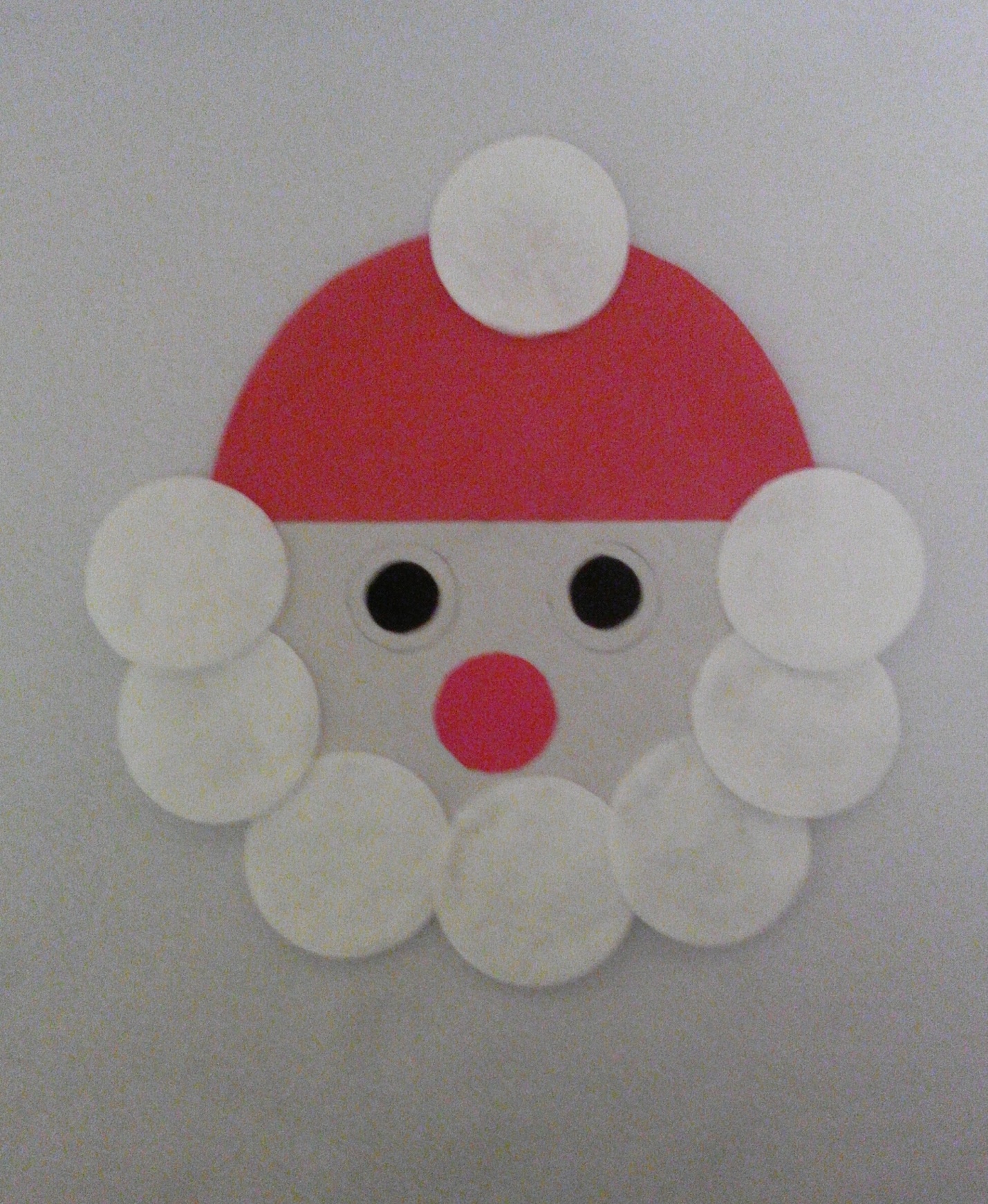 Master class dettagliato su come realizzare Babbo Natale con dischetti di cotone