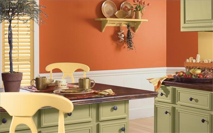 Maľovanie stien oranžovou farbou dodá interiéru kuchyne teplo a útulnosť