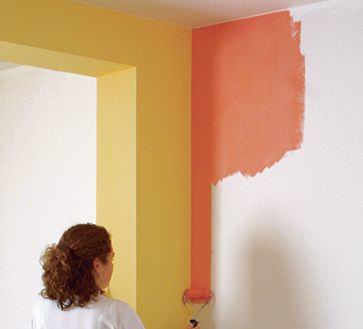 Maľba je jedným z najobľúbenejších typov dekorácií stien v kuchyni a je druhá za dlaždicami.