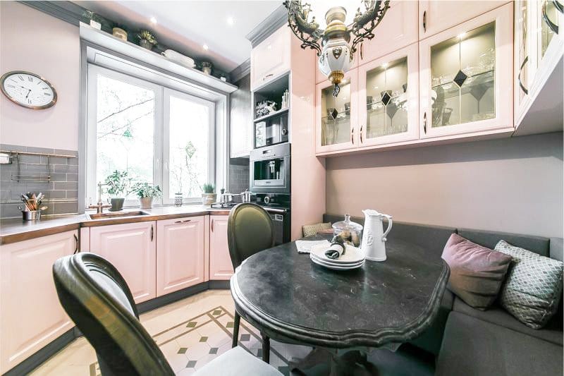 Bucătărie în stil roz Provence deschis