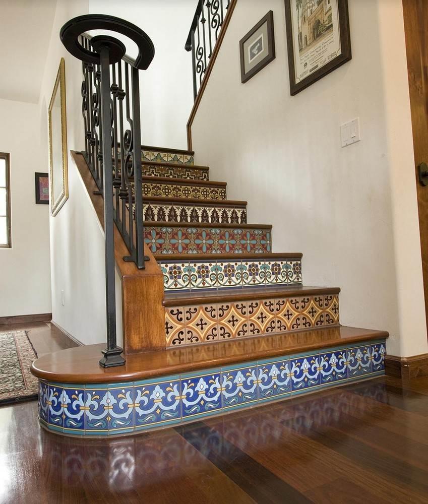 Epätavalliset laatat alkuperäisillä tulosteilla voivat kauniisti koristella portaita